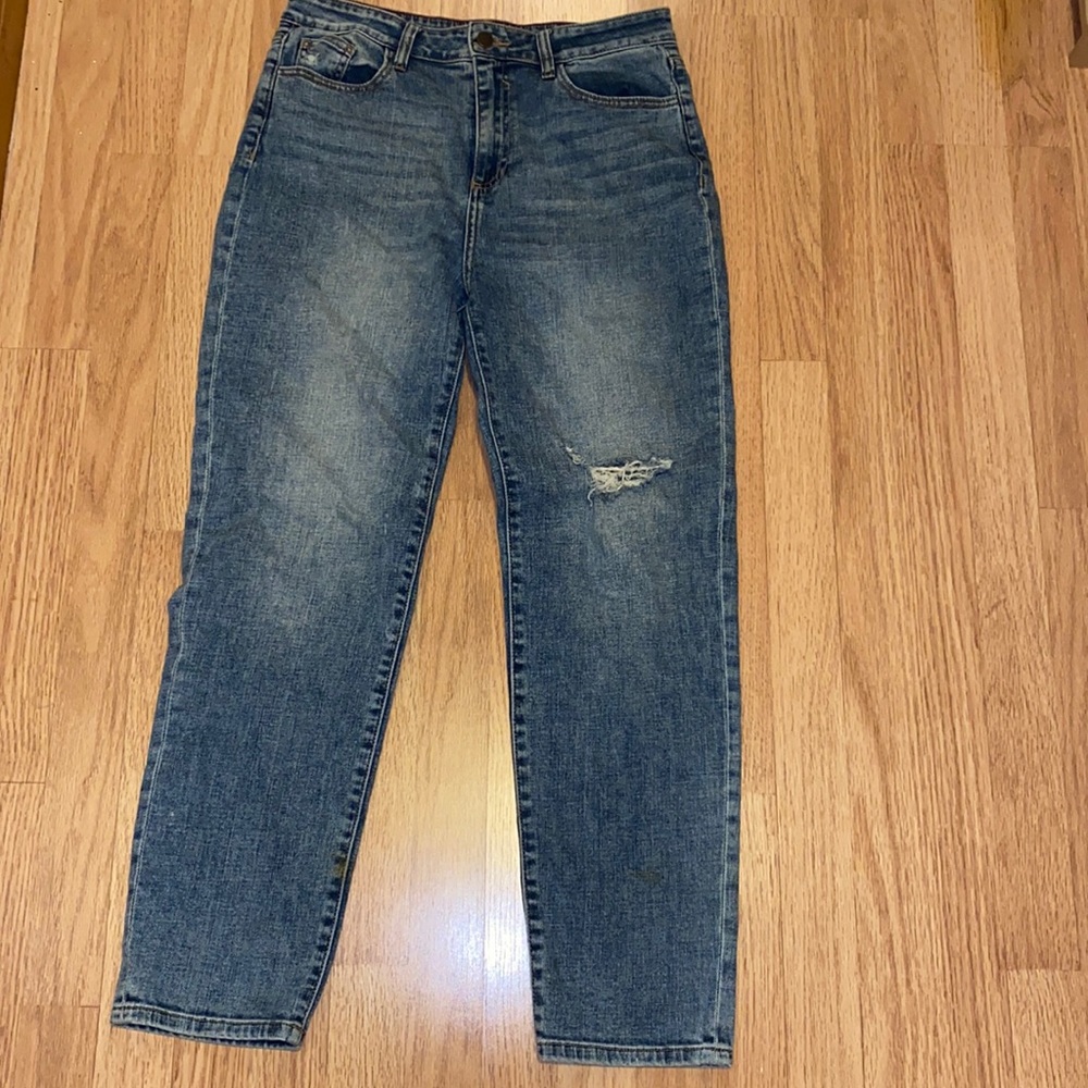 Boyfriend jeans with rips